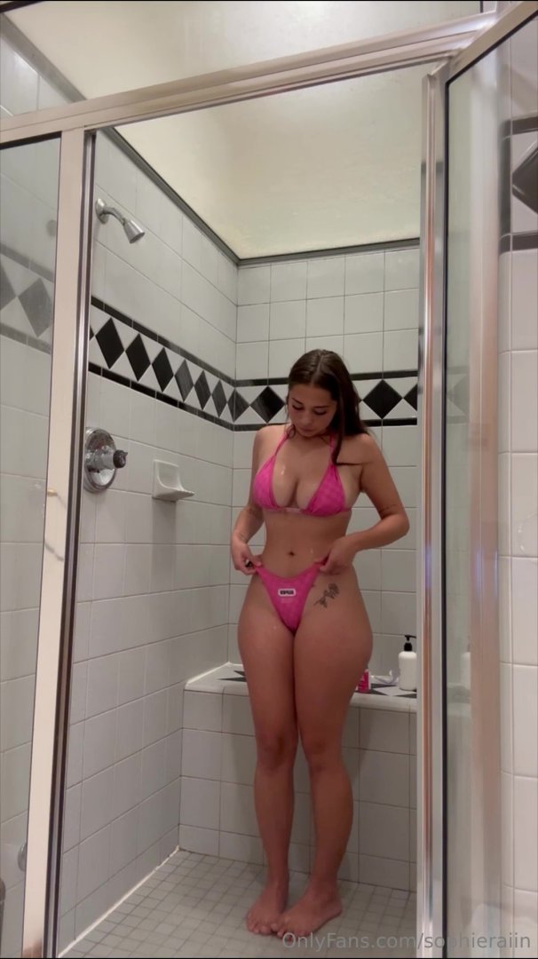 sophieraiin pink bikini shower onlyfans video leaked 9